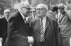 Макс Хоркхаймер (слева) и Теодор Адорно. 1965 год. Гейдельберг