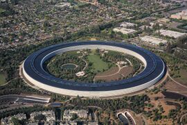 Apple Park в Купертино, архитектор Норман Фостер, 2017