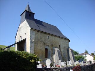 Церковь и кладбище в деревне Альсабеэти