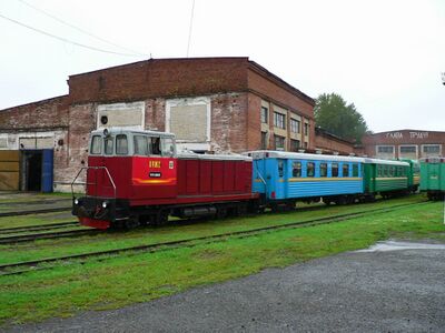 ТУ7-2083 делает маневры на территории депо в Алапаевске