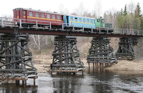 ТУ4-1452 с поездом на мосту через реку Кыртомка
