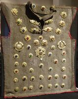 Кольчужная рубаха царя Имеретии Александра III. Очень мелкие плоские клёпаные кольца, усиление массивными бляхами. Середина XVII века.