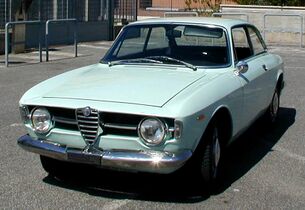 Alfa Romeo GT 1300 Junior.jpg