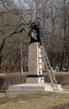 Работы по уходу за памятниками на Аллее Героев