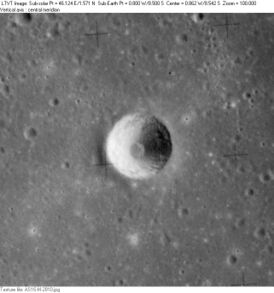 Снимок кратера с борта Аполлона-16