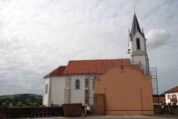 Церковь Св. Мартина и фронтон (площадка для игры в пелоту)