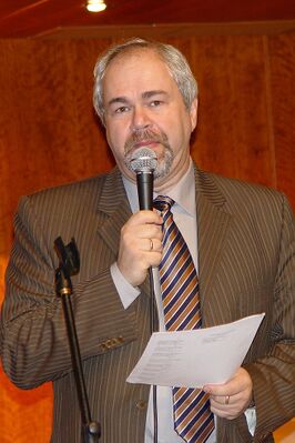 Анатолий Белкин выступает на авторском поэтическом вечере весной 2009 г.