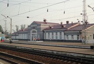 Вокзал станции (вид со стороны платформы)