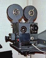 Киносъёмочный аппарат для мультипликации, установленный на мультстанке