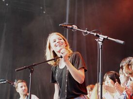 Выступление Анны Россинелли на Евровидении-2011 в Дюссельдорфе