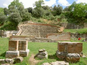 Руины античного театра в Аполлонии