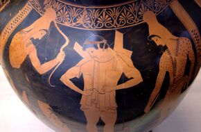 Изображение гоплита, надевающего доспехи, на стороне А краснофигурной амфоры. 510—500 гг. до н. э. Государственное античное собрание. Мюнхен