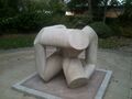 Абстрактная скульптура на территории университета Астона.