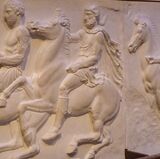 Афинские всадники. Деталь фриза Парфенона. 438—432 гг. до н. э. Мрамор. Британский музей, Лондон