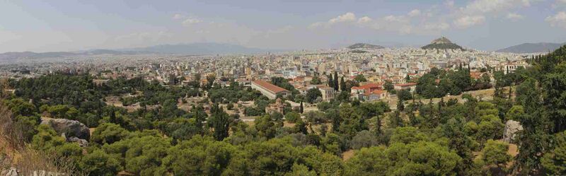 Вид на Афины с Ареопага, того места, где согласно легенде, проходил суд над Аресом