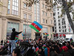Жители Баку празднуют победу 10 ноября 2020 года