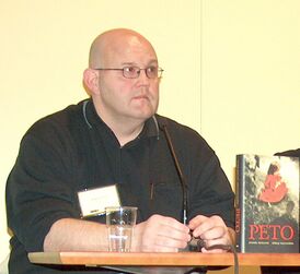 Хельстрём на Хельсинкской книжной ярмарке в 2004 году.