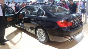 Удлинённый седан BMW 335Li 2012 года