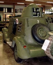 БА-20 с финскими опознавательными знаками в танковом музее в Парола