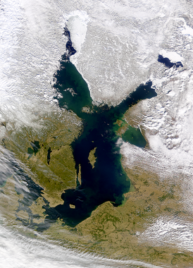 Балтийское море в марте 2000 г. (снимок НАСА)