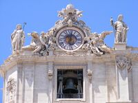 Скульптурное оформление часов на фасаде Собора Святого Петра , Ватикан