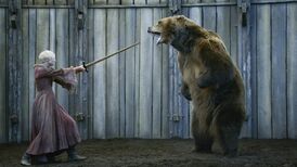 Бриенну из Тарта заставили сражаться с медведем.