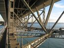 Опорная конструкция под мостом en:Auckland Harbour Bridge.