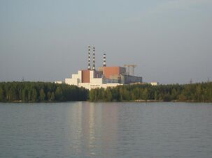 Белоярская АЭС (на ней впервые в мире появился энергоблок промышленного масштаба на быстрых нейтронах)