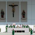 Папа Римский Бенедикт XVI и духовенство католической церкви на мессе во Фрайбурге, Германия