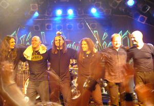 Blind Guardian в Мальмё, Швеция, 2006 г. Слева направо: Ольбрих, Эмке, Кюрш, Зипен, Шурен, Хольцварт