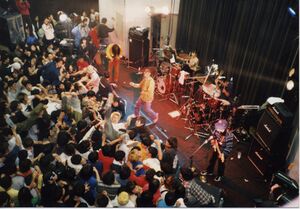 Boredoms на концерте в Токио, Япония, 1996 год