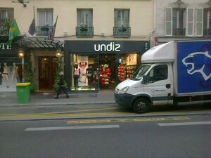 Une façade de boutique Undiz.