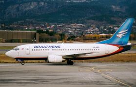 Самолёт авиакомпании в ливрее 1997 года (Boeing 737-505, регистрационный номер LN-BRS)