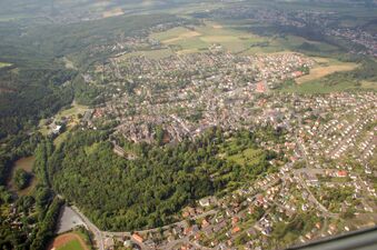 Вид города и замка с высоты птичьего полёта