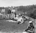 Босняки молятся в открытом поле, около 1906