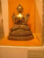 Будда в позе лотоса. Непал, бронза, XVII век. Ныне — экспонат Национального музея Индии.