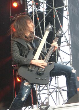 Bumblefoot на фестивале Guns N' Roses в Хельсинки, Финляндия 2010г.