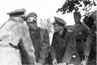 Георг Ганс Рейнгардт (второй слева) и генерал Крюгер на совещании перед боевыми действиями в СССР, 1941 год.