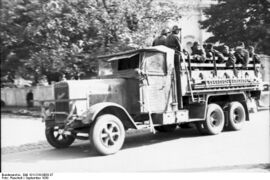 Немецкая моторизованная пехота на грузовике Хеншель 33. Польша. 1939