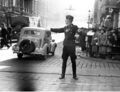 Труппфюрер НСКК руководит движением в Позене, октябрь 1939 г.
