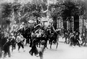 Немецкая кавалерия входит в Варшаву 5 августа 1915 года