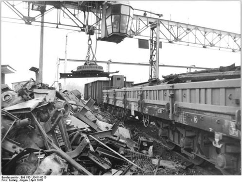 Погрузка металлолома на одном из предприятий ГДР, 1979 год