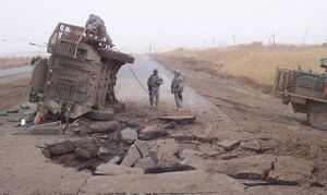 Деревня Шейх-Хамед, Ирак, 15 апреля 2007. «Страйкер» 3-й бригады 2-й пехотной дивизии после подрыва заглублённого самодельного взрывного устройства. Экипаж выжил[5], машина восстановлена[6]