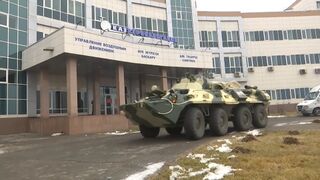 БТР-82А российского контингента КМС ОДКБ в Казахстане в ходе патрулирования международного аэропорта Алматы (Казахстан) 10 января 2022 г.