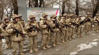 Военнослужащие Таджикистана в составе Коллективных миротворческих сил ОДКБ на охране ТЭЦ-1 в городе Алматы (Казахстан)