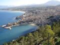 Veduta panoramica sul paese e sulla cala marina