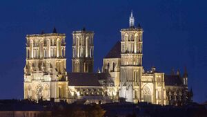 Cathédrale Notre-Dame de Laon at night-5675.jpg