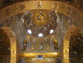 Мозаика купола Палатинской капеллы в Палермо, 1132—1140 гг. Христос Пантократор помещён в центр круга из четырёх архангелов и восьми ангелов