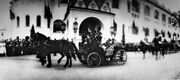 Отъезд Николая II от Государственного банка. 1913 год, фото М. П. Дмитриева