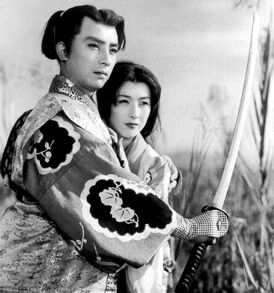 Тиёносукэ Адзума (слева) в фильме Satomi Hakken-den (1954)